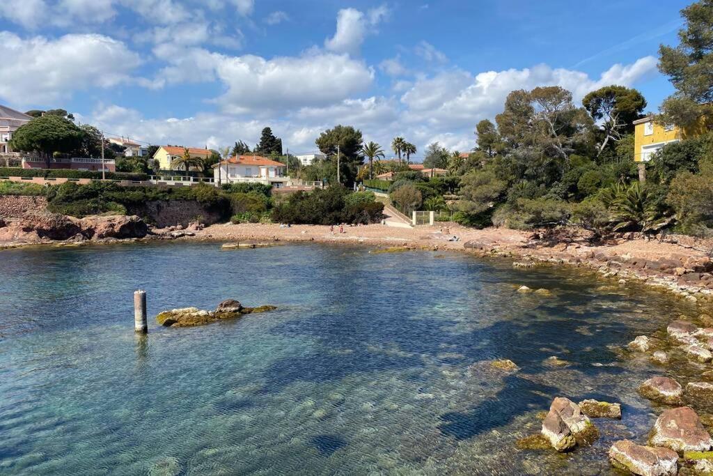 Appartement Bord De Mer - St Raphael Corniche D'Or Saint-Raphael  Bagian luar foto